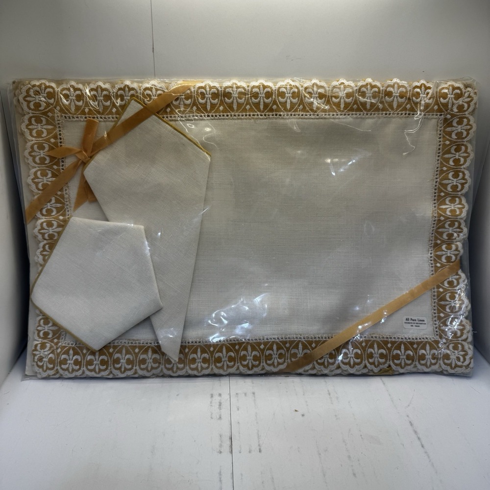 NEW Vtg Placemat Napkin Set 100% Linen Scalloped Edge Gold 4 Setting 11.5x17